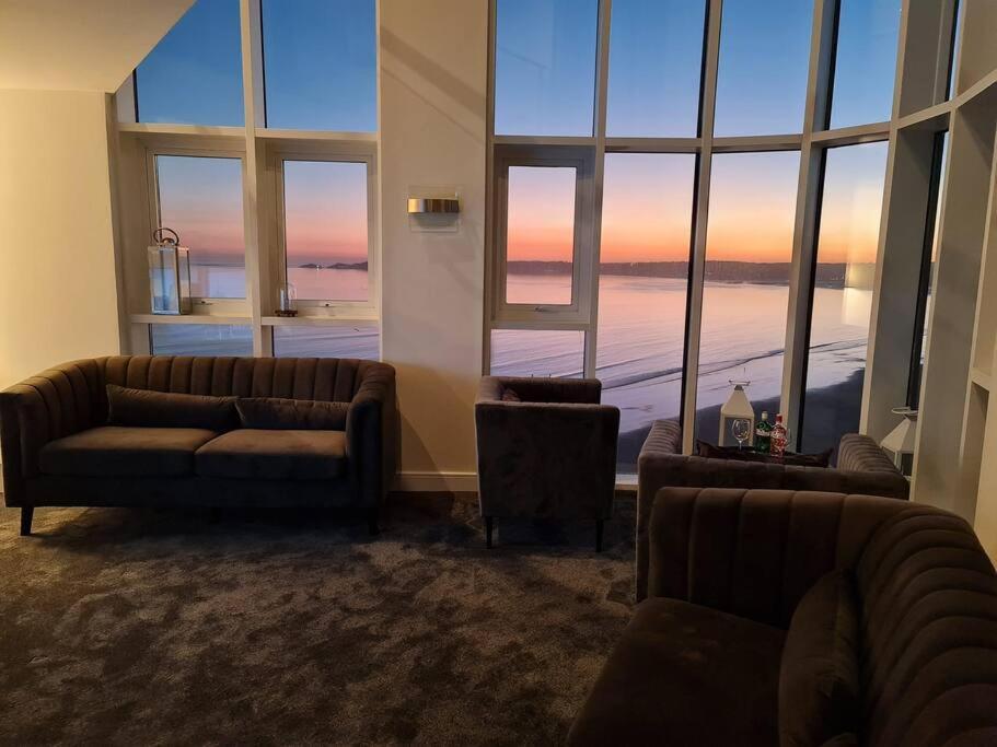 The Panoramic - The Finest Apartment In The City - By Tifa Stays Swansea Extérieur photo